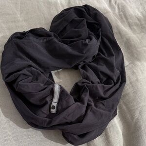 lululemon athletica Black Infinity Scarf